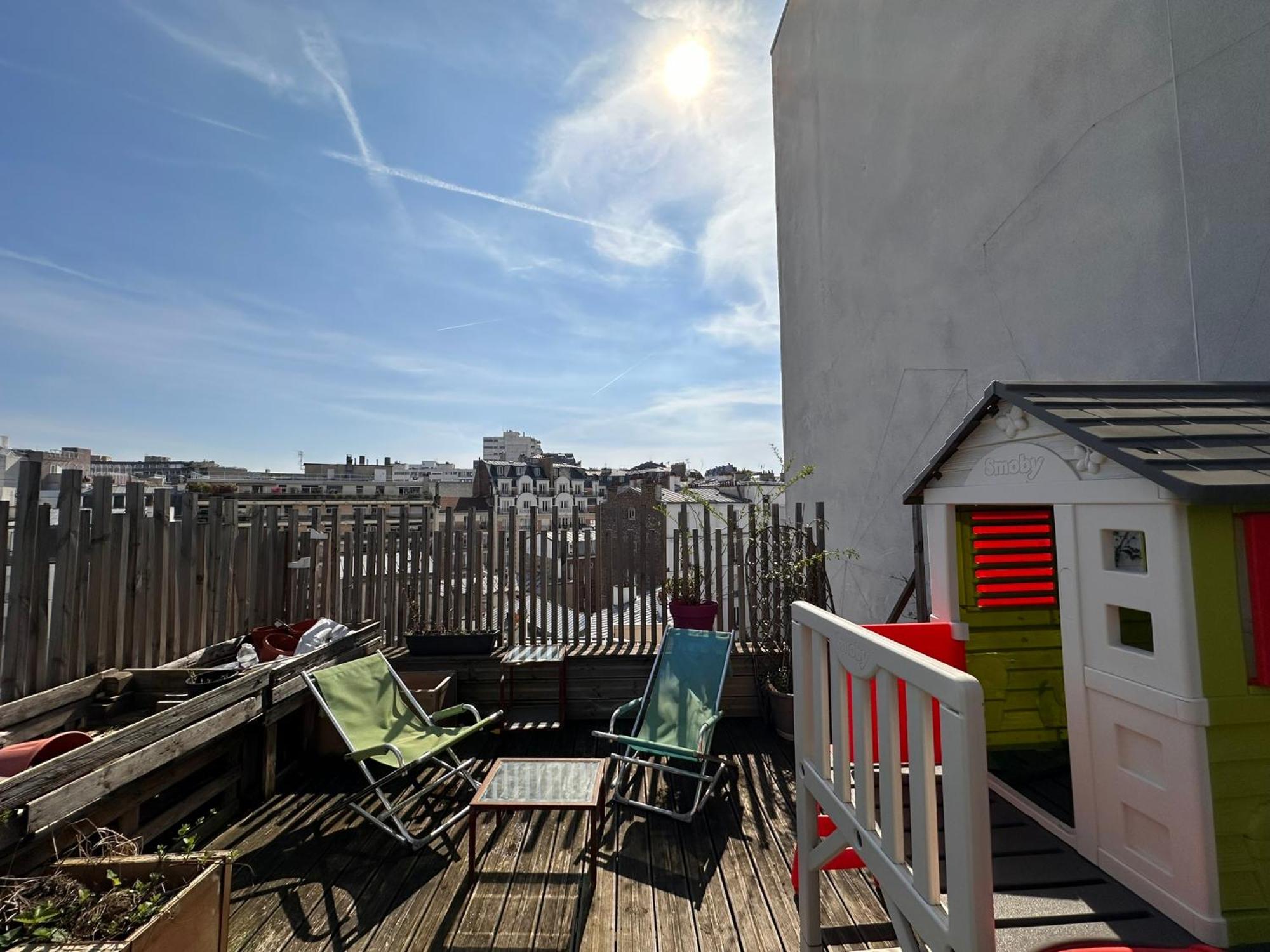 *exceptional Family * Center Of Paris*